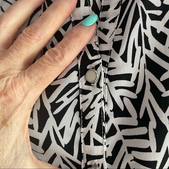 Attractive Top in Animal Print - Picture 6 of 10